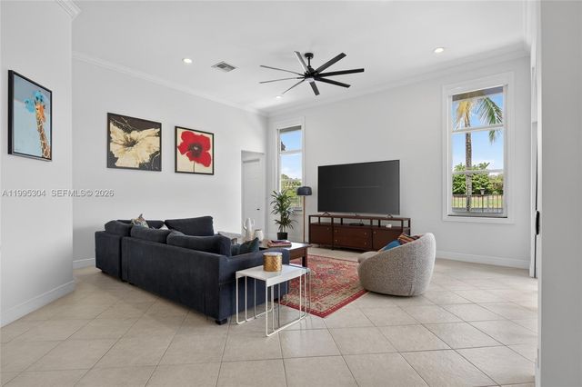 1396 Victoria Isle Dr, Weston, FL 33327