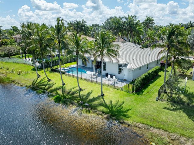 1396 Victoria Isle Dr, Weston, FL 33327