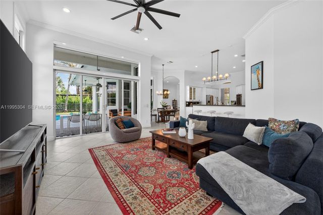 1396 Victoria Isle Dr, Weston, FL 33327