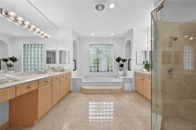 1396 Victoria Isle Dr, Weston, FL 33327