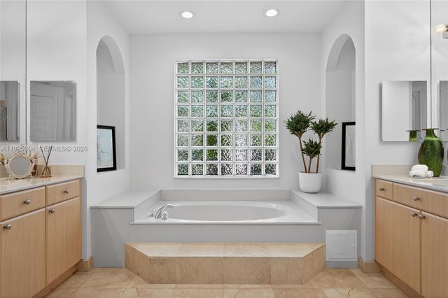 1396 Victoria Isle Dr, Weston, FL 33327