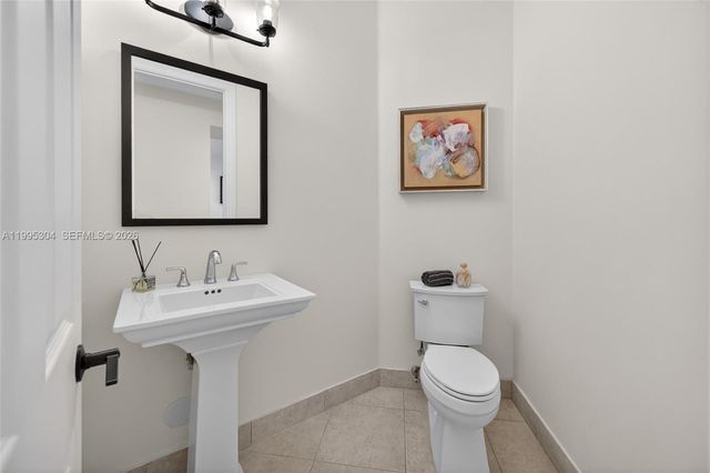 1396 Victoria Isle Dr, Weston, FL 33327