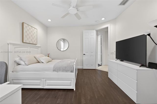 1396 Victoria Isle Dr, Weston, FL 33327