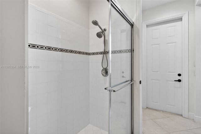 1396 Victoria Isle Dr, Weston, FL 33327