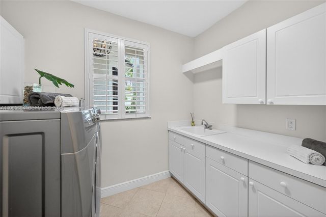 1396 Victoria Isle Dr, Weston, FL 33327