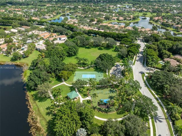 1396 Victoria Isle Dr, Weston, FL 33327