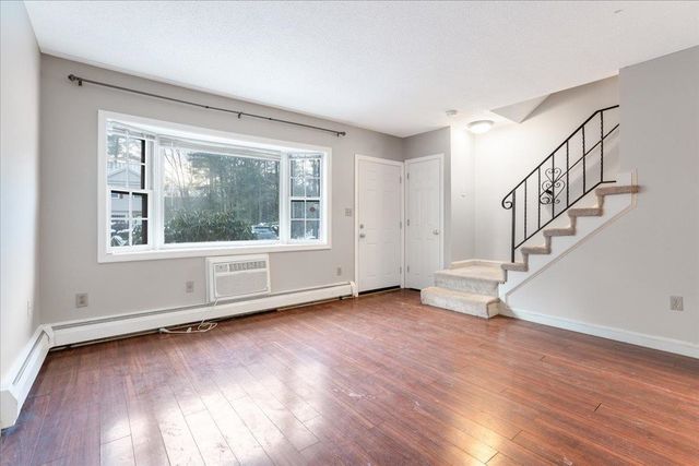 90 Golfview Drive, Manchester, NH 03102