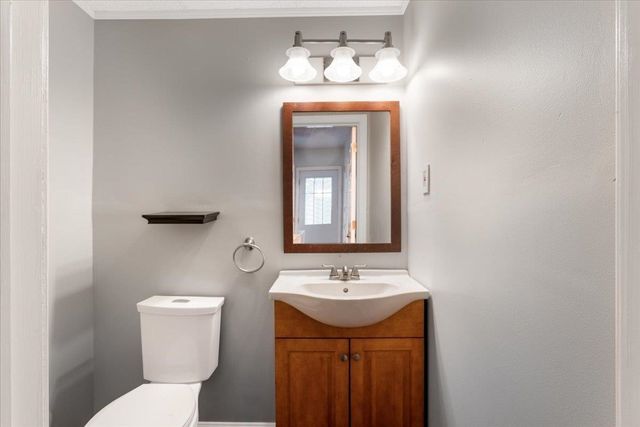 90 Golfview Drive, Manchester, NH 03102