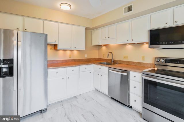 8 MALLOW PL, Wilmington, DE 19810
