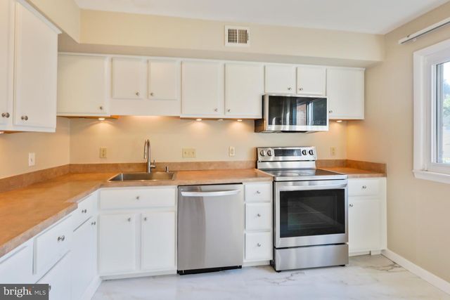 8 MALLOW PL, Wilmington, DE 19810