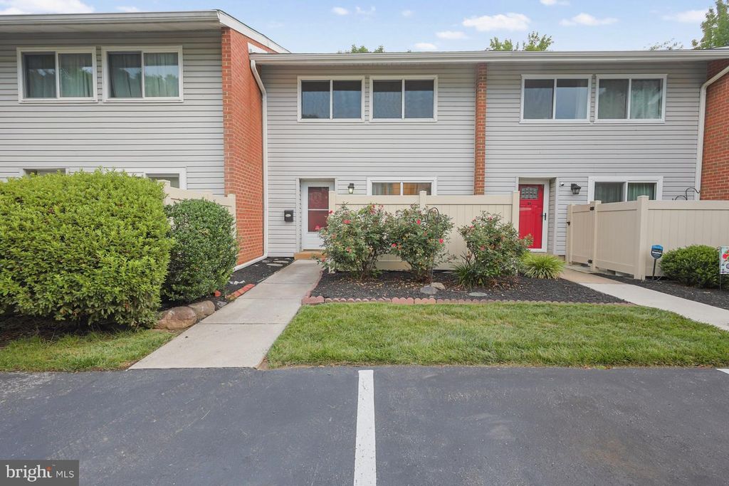 8 MALLOW PL, Wilmington, DE 19810