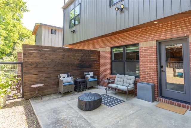 808 S Locust Avenue, Fayetteville, AR 72701