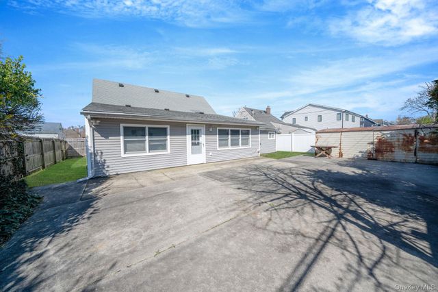 45 Cobalt Lane, Westbury, NY 11590