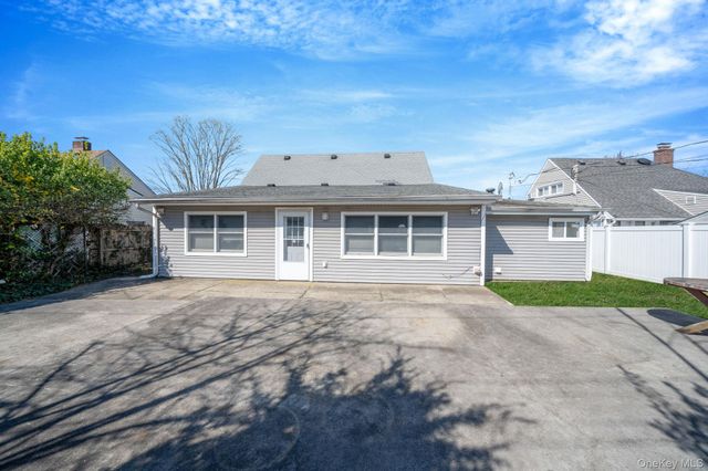 45 Cobalt Lane, Westbury, NY 11590