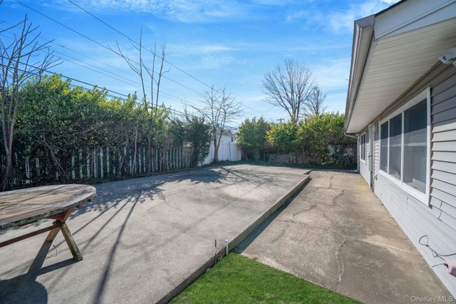 45 Cobalt Lane, Westbury, NY 11590