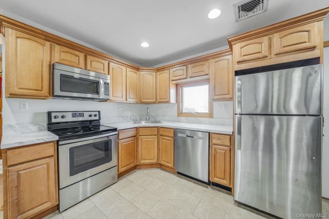45 Cobalt Lane, Westbury, NY 11590