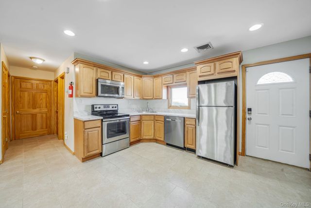 45 Cobalt Lane, Westbury, NY 11590