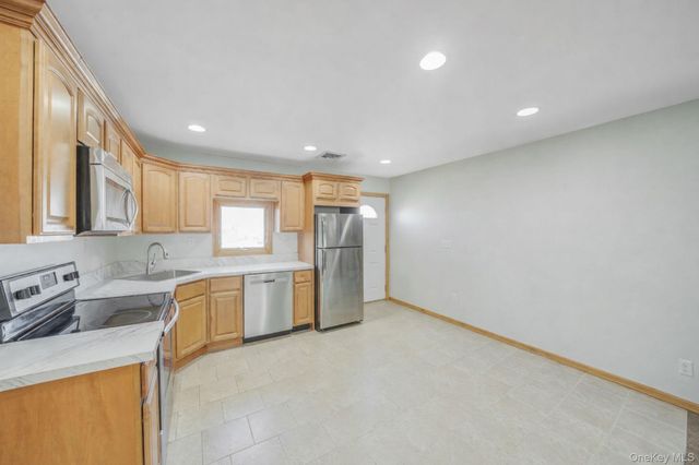 45 Cobalt Lane, Westbury, NY 11590