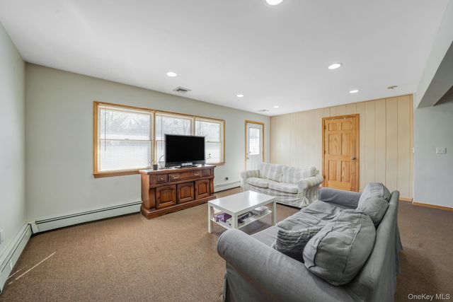 45 Cobalt Lane, Westbury, NY 11590