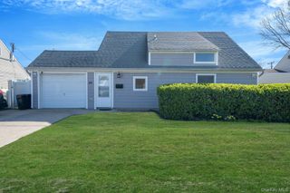 45 Cobalt Lane, Westbury, NY 11590