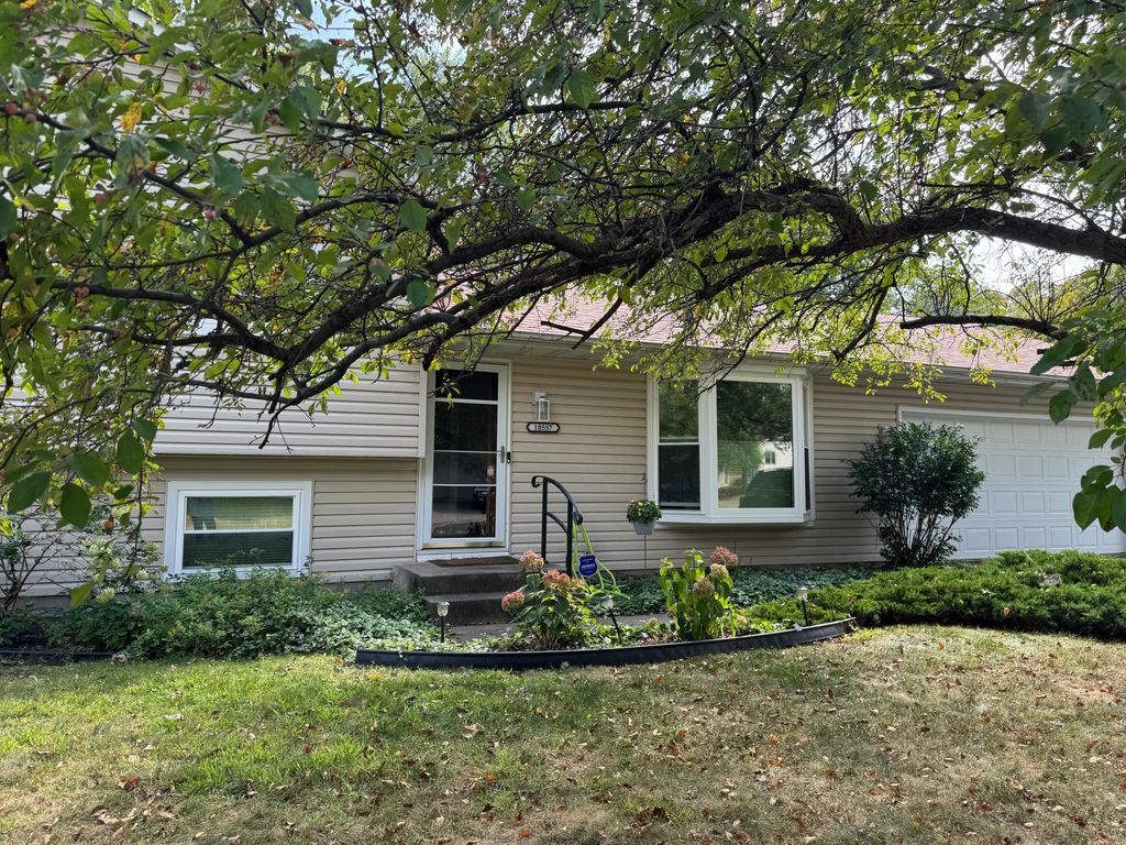 10557 104th Place N, Maple Grove, MN 55369 — photo 2