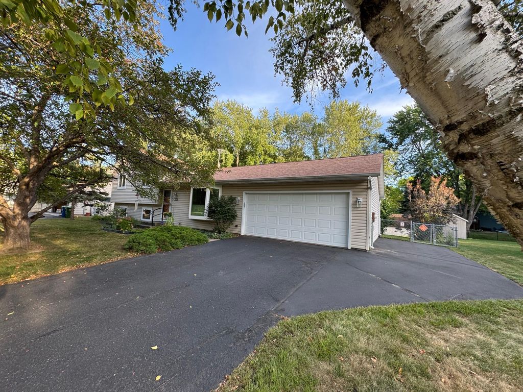 10557 104th Place N, Maple Grove, MN 55369 — photo 3