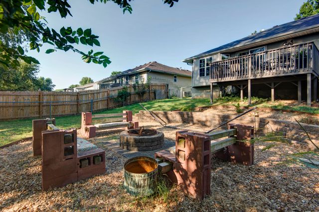 306 S Dexter Avenue, Springfield, MO 65802