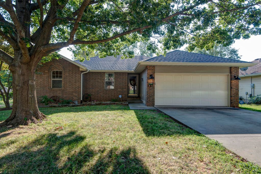 306 S Dexter Avenue, Springfield, MO 65802