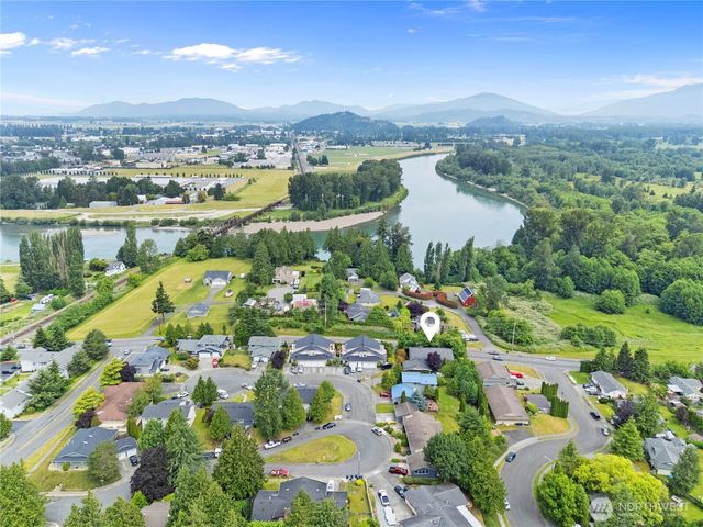 1523 Sunset Place, Mount Vernon, WA 98273