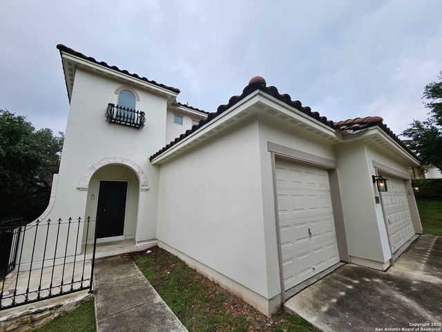 18334 MUIR GLEN DR, San Antonio, TX 78257