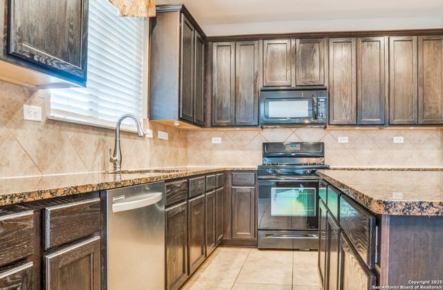 18334 MUIR GLEN DR, San Antonio, TX 78257