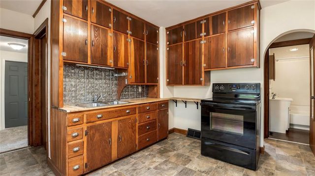 237 10th Avenue, Eau Claire, WI 54703