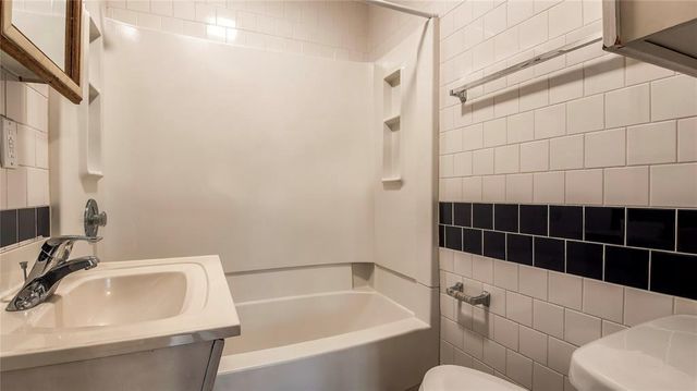 237 10th Avenue, Eau Claire, WI 54703