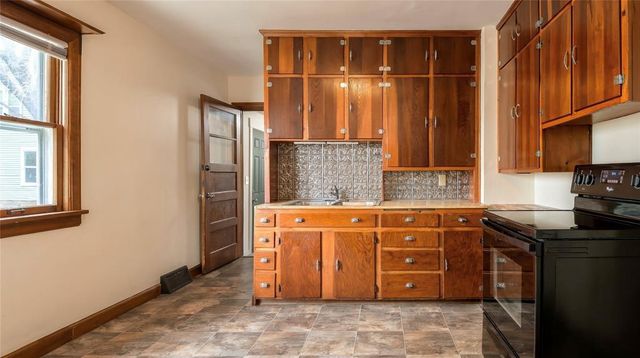 237 10th Avenue, Eau Claire, WI 54703