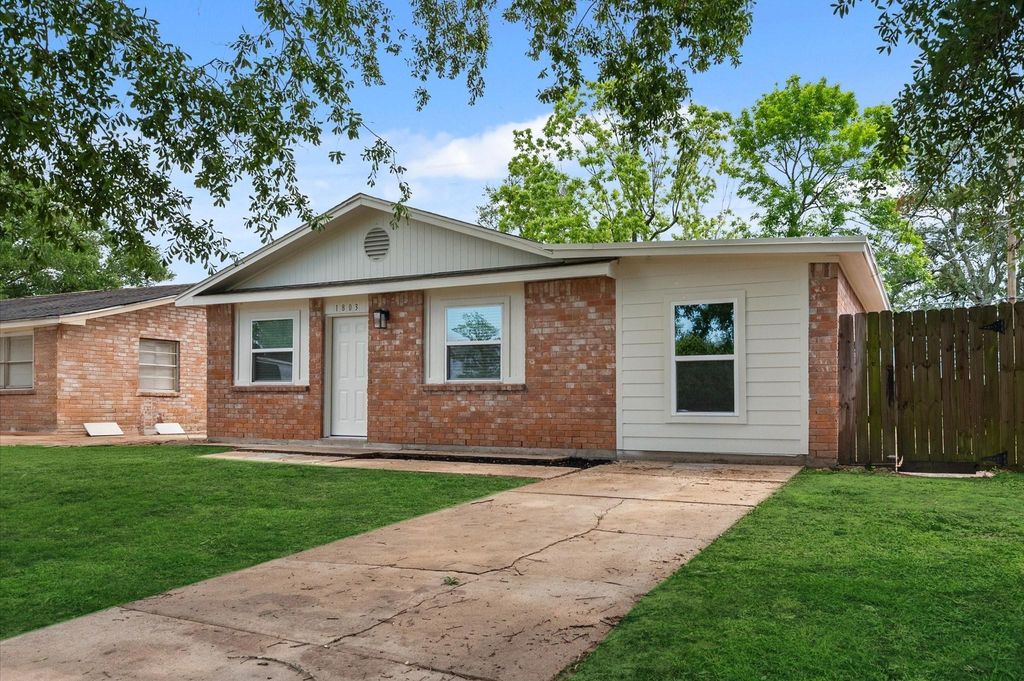 1803 Cardinal Drive, League City, TX 77573