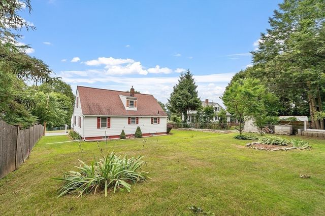 15 Eugene St, Leominster, MA 01453