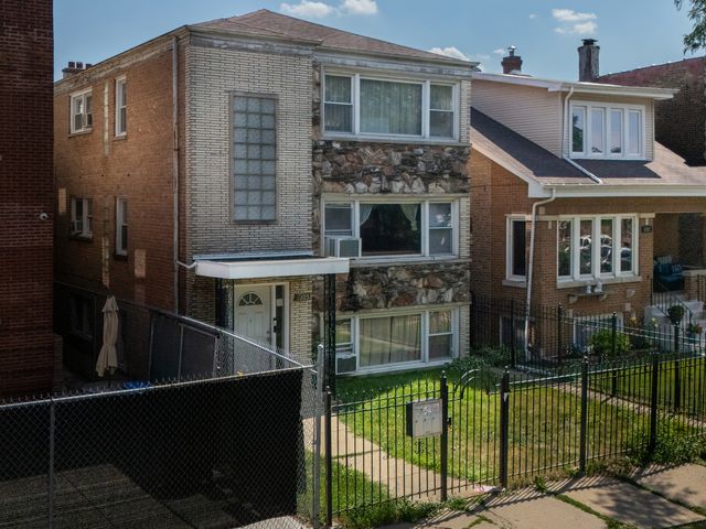 4305 W Schubert Avenue, Chicago, IL 60639