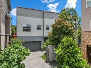 162 Vieux Carre Drive, Houston, TX 77009