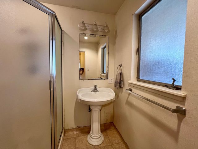 2300 14th Avenue, Kingsburg, CA 93631