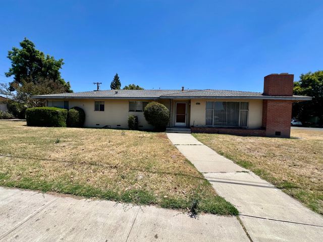 2300 14th Avenue, Kingsburg, CA 93631