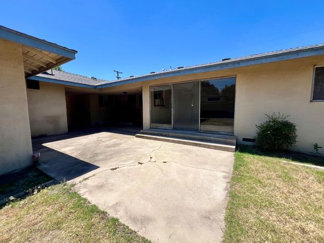 2300 14th Avenue, Kingsburg, CA 93631