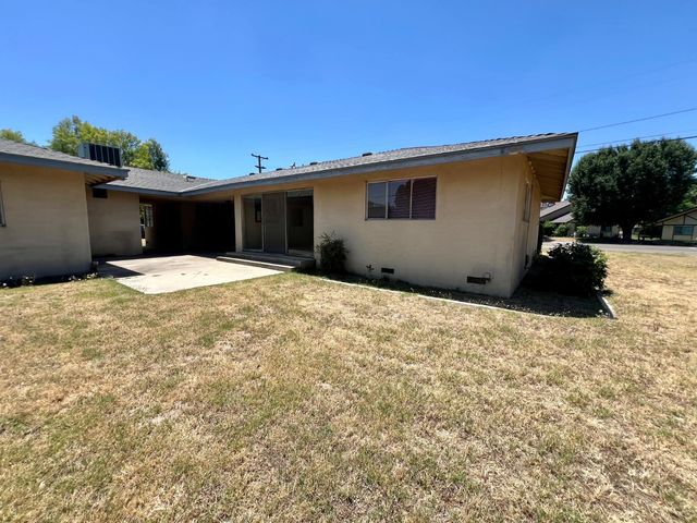 2300 14th Avenue, Kingsburg, CA 93631