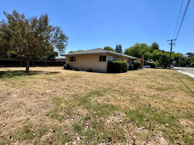 2300 14th Avenue, Kingsburg, CA 93631