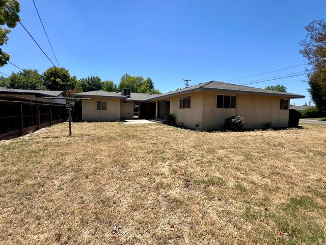 2300 14th Avenue, Kingsburg, CA 93631