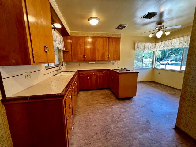 2300 14th Avenue, Kingsburg, CA 93631