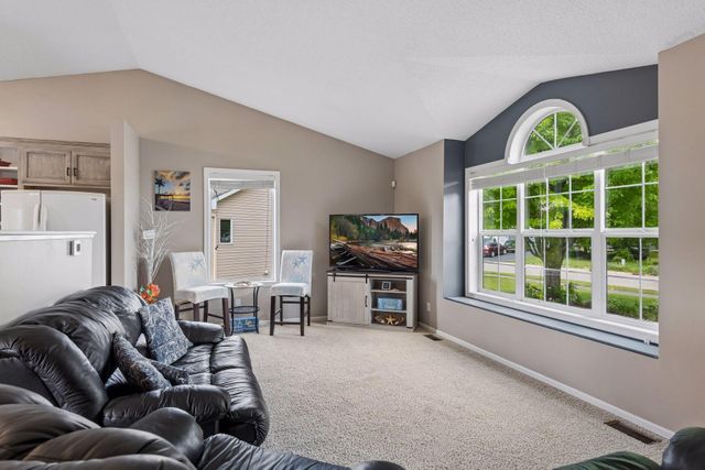 1174 Hidden Creek Boulevard, Mayer, MN 55360