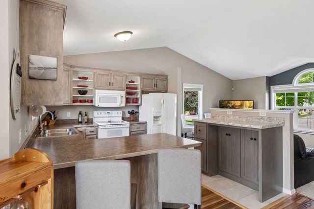 1174 Hidden Creek Boulevard, Mayer, MN 55360