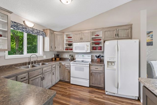 1174 Hidden Creek Boulevard, Mayer, MN 55360