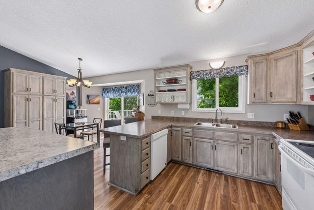 1174 Hidden Creek Boulevard, Mayer, MN 55360