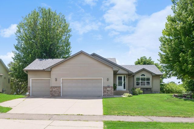 1174 Hidden Creek Boulevard, Mayer, MN 55360